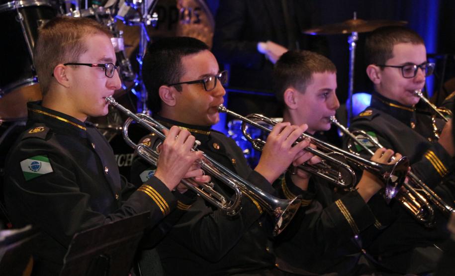 Orquestra Sinfônica do Colégio da PM faz espetáculo para comemorar os 60 anos da instituição e os 165 anos da Polícia Militar