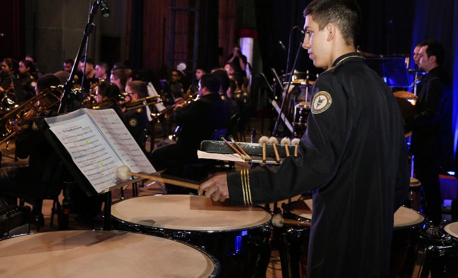 Orquestra Sinfônica do Colégio da PM faz espetáculo para comemorar os 60 anos da instituição e os 165 anos da Polícia Militar