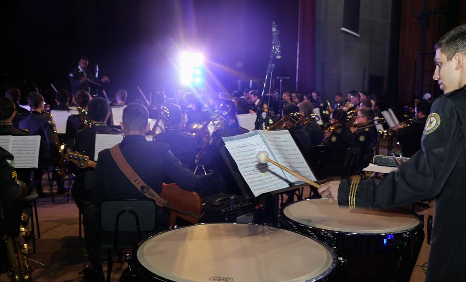 Orquestra Sinfônica do Colégio da PM faz espetáculo para comemorar os 60 anos da instituição e os 165 anos da Polícia Militar