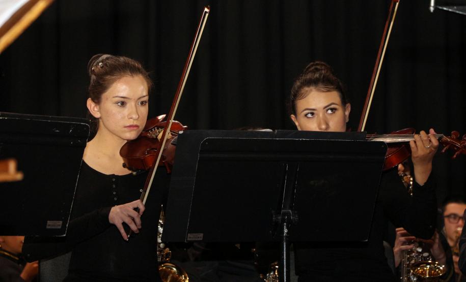 Orquestra Sinfônica do Colégio da PM faz espetáculo para comemorar os 60 anos da instituição e os 165 anos da Polícia Militar