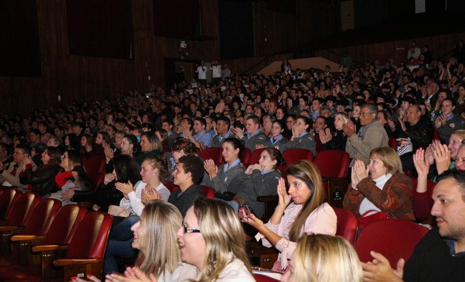Orquestra Sinfônica do Colégio da PM faz espetáculo para comemorar os 60 anos da instituição e os 165 anos da Polícia Militar