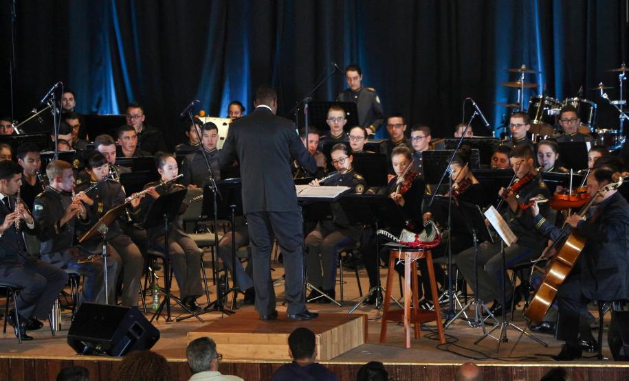 Orquestra Sinfônica do Colégio da PM faz espetáculo para comemorar os 60 anos da instituição e os 165 anos da Polícia Militar