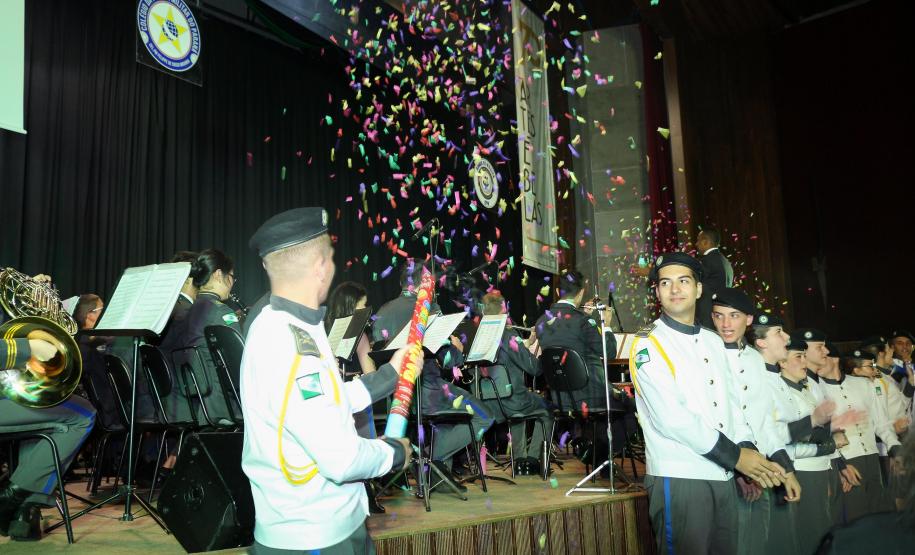 Orquestra Sinfônica do Colégio da PM faz espetáculo para comemorar os 60 anos da instituição e os 165 anos da Polícia Militar