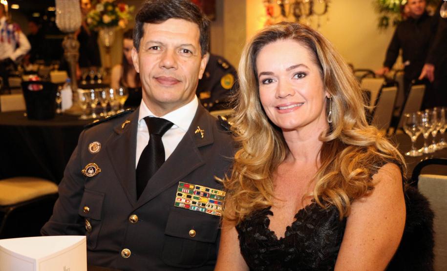 Baile do Espadim Tiradentes 2019 comemora início de formação de novos cadetes da Polícia Militar