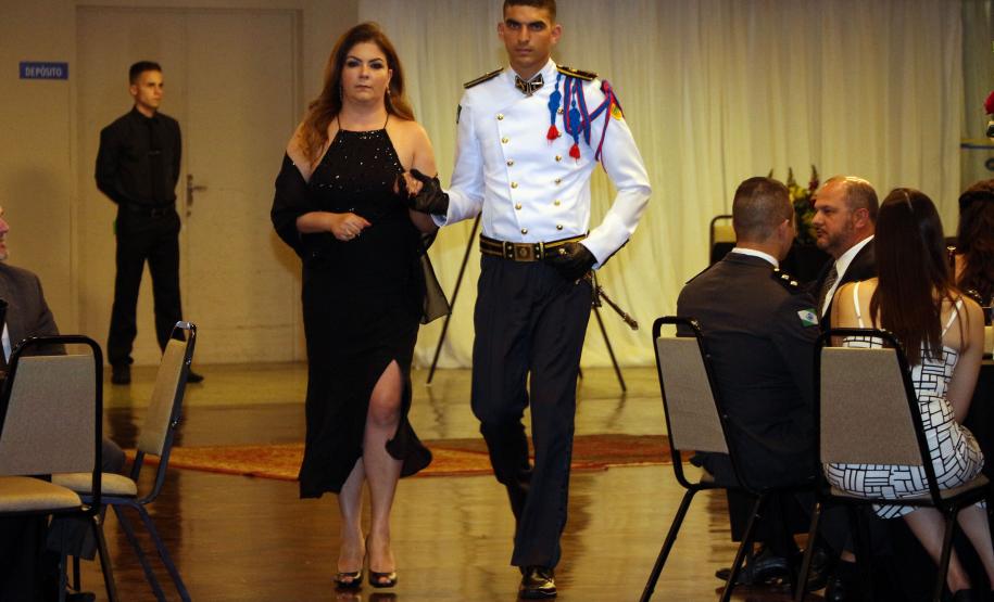 Baile do Espadim Tiradentes 2019 comemora início de formação de novos cadetes da Polícia Militar