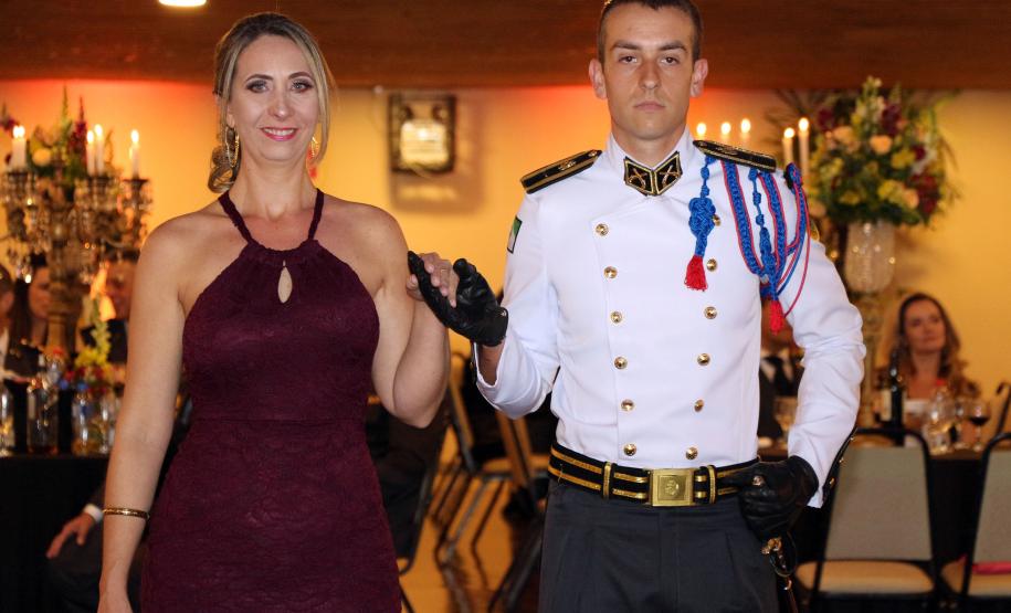 Baile do Espadim Tiradentes 2019 comemora início de formação de novos cadetes da Polícia Militar
