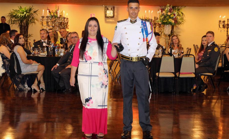 Baile do Espadim Tiradentes 2019 comemora início de formação de novos cadetes da Polícia Militar