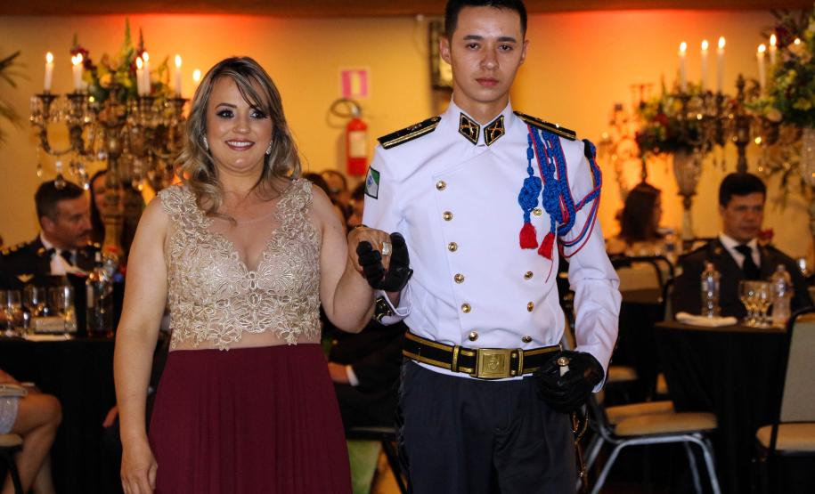 Baile do Espadim Tiradentes 2019 comemora início de formação de novos cadetes da Polícia Militar