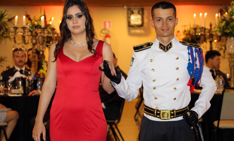 Baile do Espadim Tiradentes 2019 comemora início de formação de novos cadetes da Polícia Militar