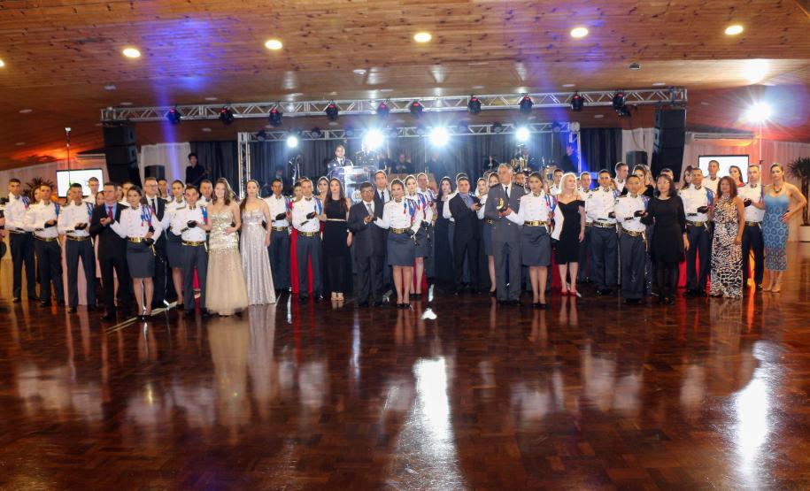 Baile do Espadim Tiradentes 2019 comemora início de formação de novos cadetes da Polícia Militar