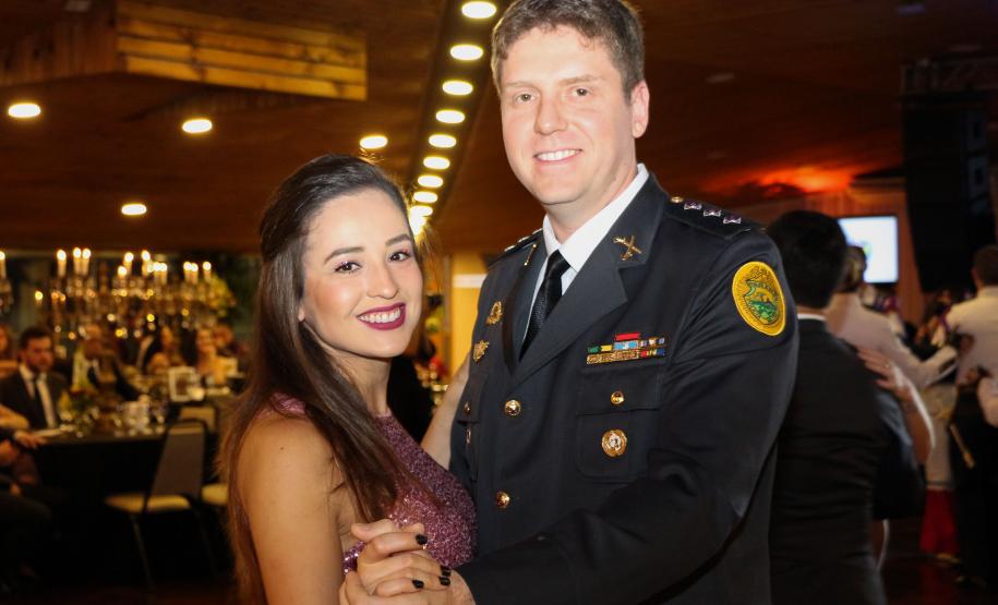 Baile do Espadim Tiradentes 2019 comemora início de formação de novos cadetes da Polícia Militar