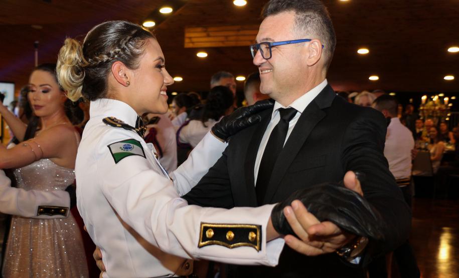 Baile do Espadim Tiradentes 2019 comemora início de formação de novos cadetes da Polícia Militar