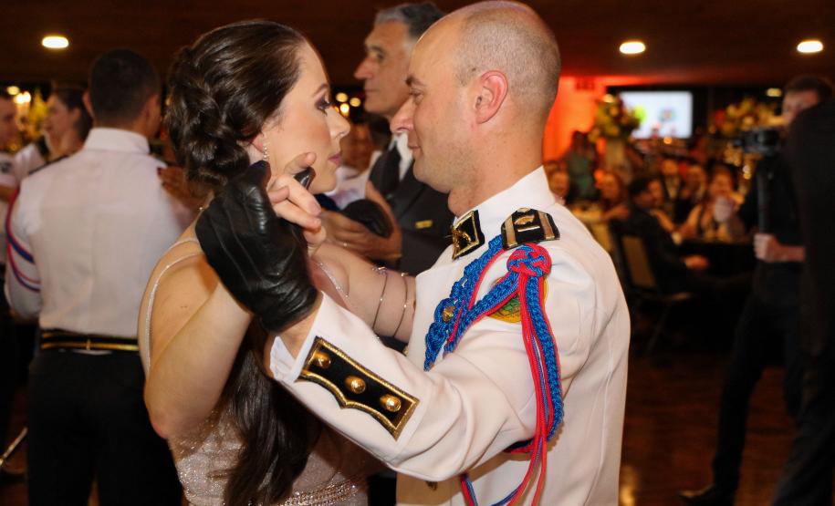 Baile do Espadim Tiradentes 2019 comemora início de formação de novos cadetes da Polícia Militar