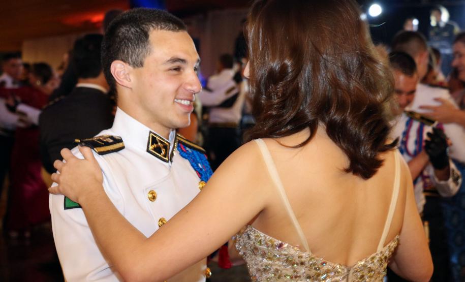 Baile do Espadim Tiradentes 2019 comemora início de formação de novos cadetes da Polícia Militar