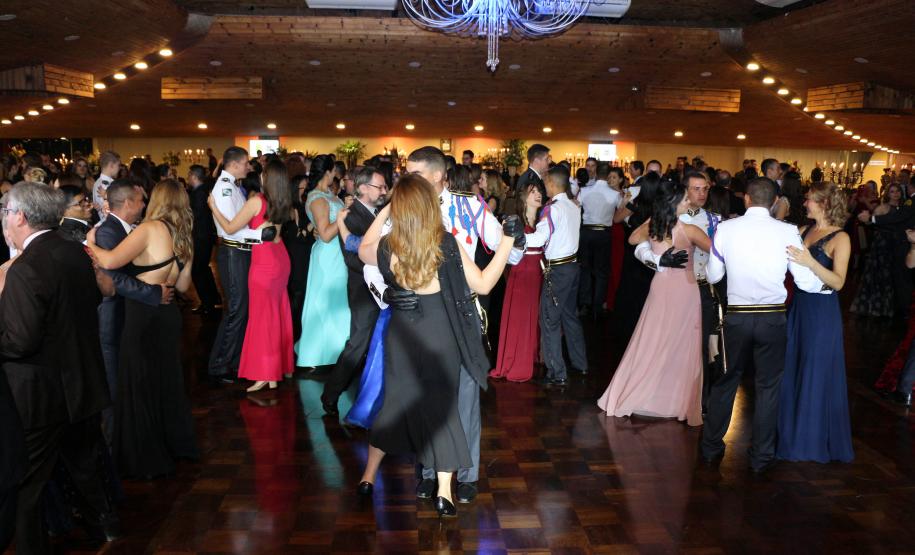 Baile do Espadim Tiradentes 2019 comemora início de formação de novos cadetes da Polícia Militar
