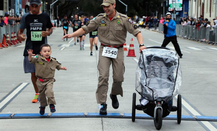 Prova Coronel Sarmento 2019 agita domingo de Dia dos Pais com mais de 4 mil inscritos em Curitiba