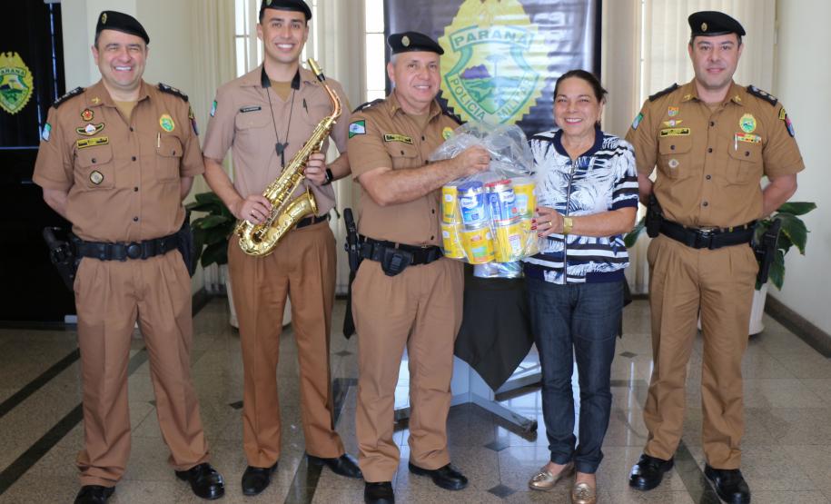 entrega dos leites ao Instituto Abrace