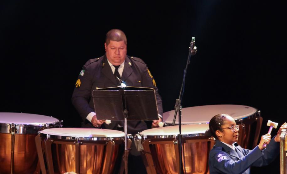 Segunda noite do Concerto da Banda de Música da PM surpreende público e é marcada por homenagens em Curitiba