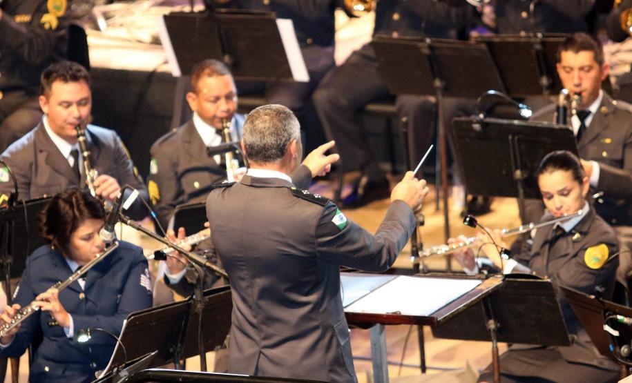 Segunda noite do Concerto da Banda de Música da PM surpreende público e é marcada por homenagens em Curitiba