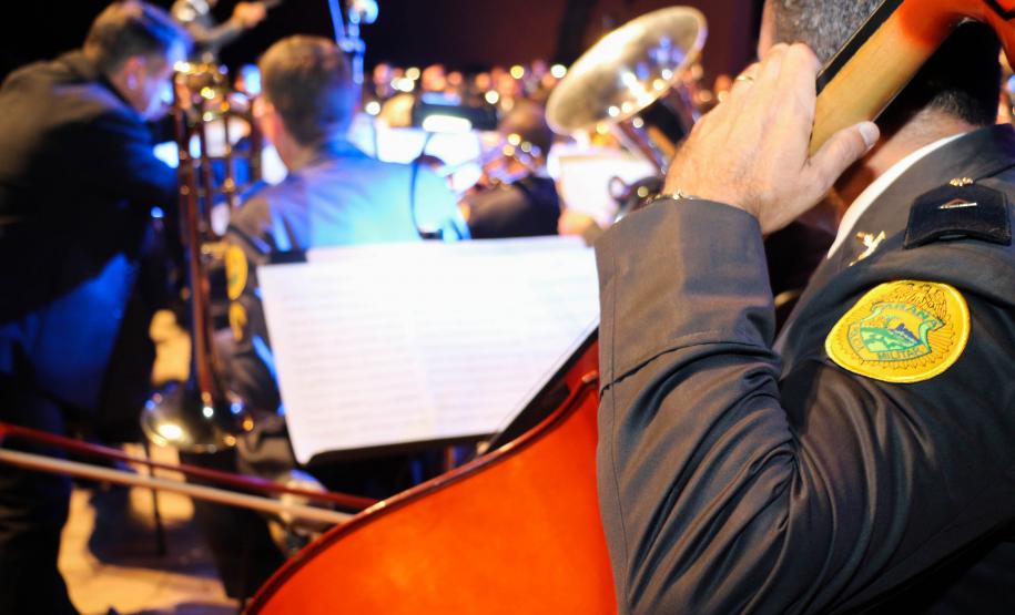 Segunda noite do Concerto da Banda de Música da PM surpreende público e é marcada por homenagens em Curitiba