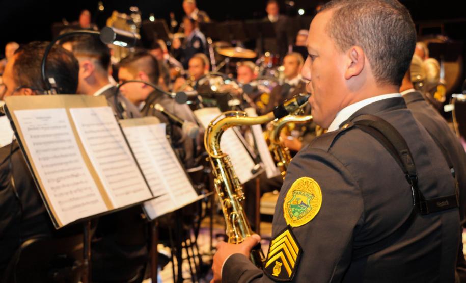 Segunda noite do Concerto da Banda de Música da PM surpreende público e é marcada por homenagens em Curitiba