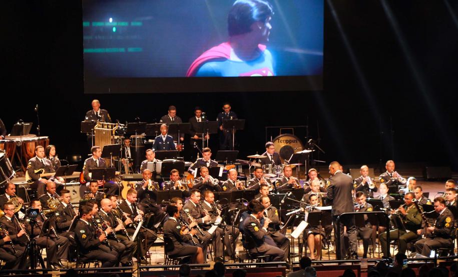 Segunda noite do Concerto da Banda de Música da PM surpreende público e é marcada por homenagens em Curitiba