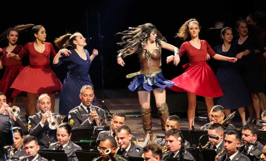 Segunda noite do Concerto da Banda de Música da PM surpreende público e é marcada por homenagens em Curitiba