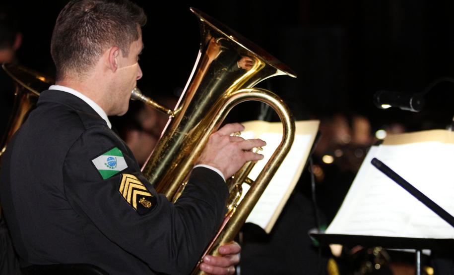 Segunda noite do Concerto da Banda de Música da PM surpreende público e é marcada por homenagens em Curitiba