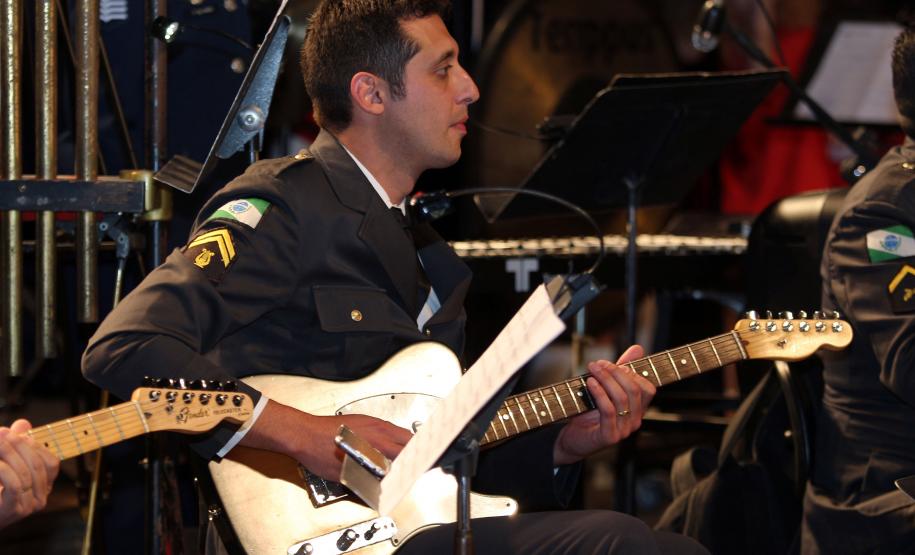 Segunda noite do Concerto da Banda de Música da PM surpreende público e é marcada por homenagens em Curitiba