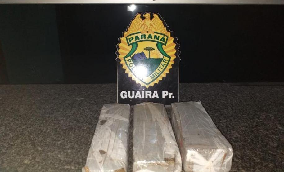 PM flagra contrabando de cigarros e apreende maconha em posto de combustíveis no Oeste do estado