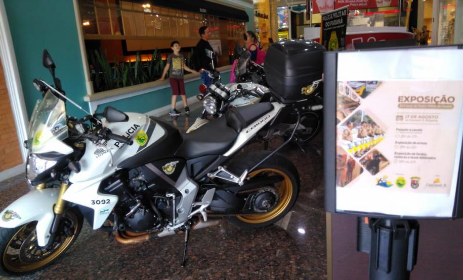 6º Batalhão promove exposição em Shopping de Cascavel (PR) em alusão aos 165 anos da PMPR