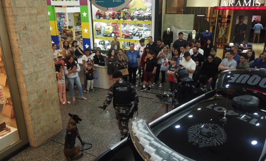 6º Batalhão promove exposição em Shopping de Cascavel (PR) em alusão aos 165 anos da PMPR