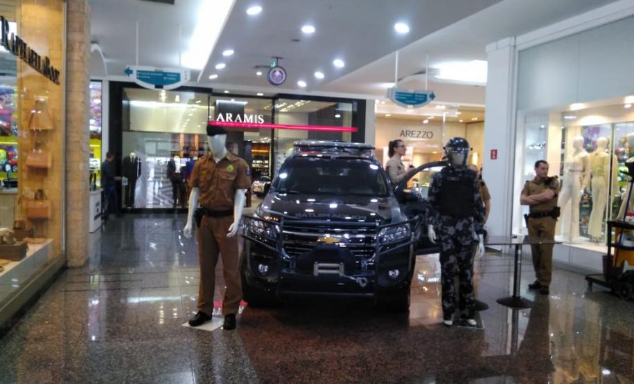 6º Batalhão promove exposição em Shopping de Cascavel (PR) em alusão aos 165 anos da PMPR