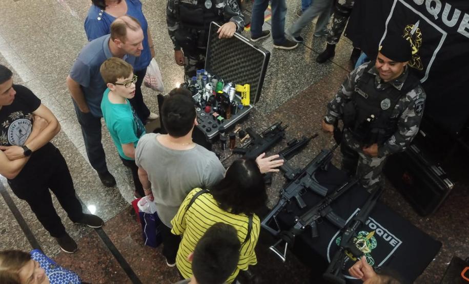 6º Batalhão promove exposição em Shopping de Cascavel (PR) em alusão aos 165 anos da PMPR