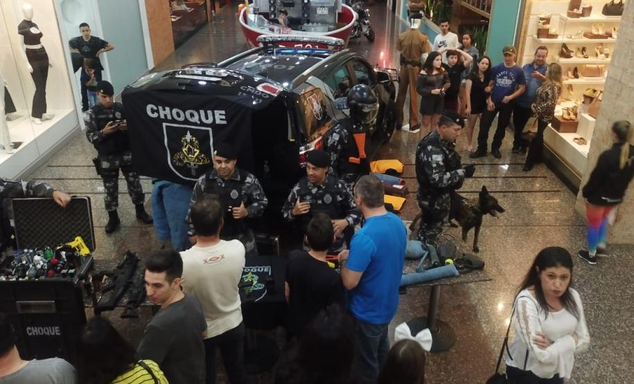 6º Batalhão promove exposição em Shopping de Cascavel (PR) em alusão aos 165 anos da PMPR