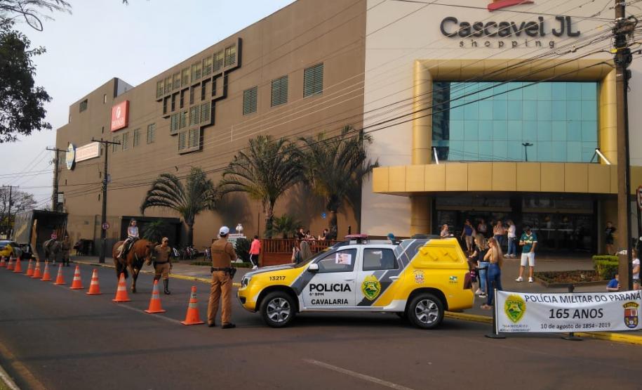 6º Batalhão promove exposição em Shopping de Cascavel (PR) em alusão aos 165 anos da PMPR