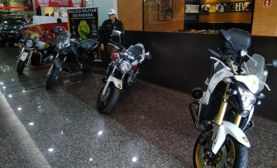 6º Batalhão promove exposição em Shopping de Cascavel (PR) em alusão aos 165 anos da PMPR