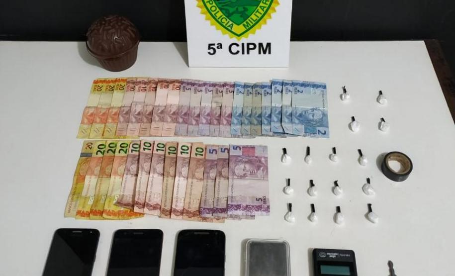 PM prende três homens por tráfico de drogas e um homem por porte ilegal de arma, em Cianorte (PR)