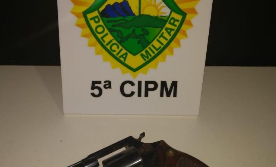 PM prende três homens por tráfico de drogas e um homem por porte ilegal de arma, em Cianorte (PR)