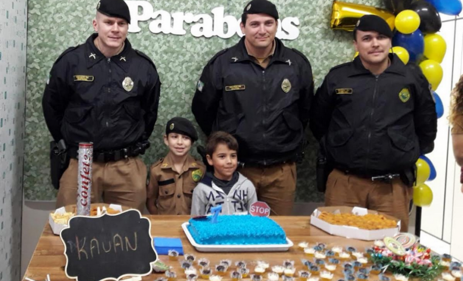 Imagens eternizam surpresa que menino Kauan recebeu da PM de Toledo em seu aniversário