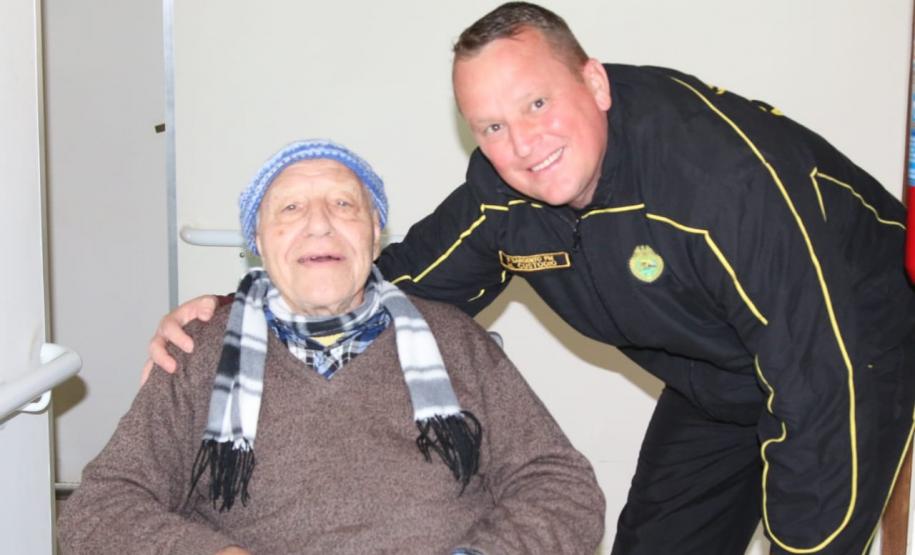 Batalhão da PM de Ponta Grossa (PR) visita Casa do Idoso Paulo de Tarso e faz doação de materiais de limpeza