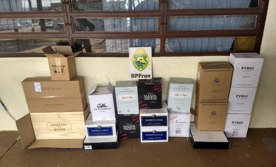 BPFron apreende contrabando de cigarros e vinhos no Oeste do estado