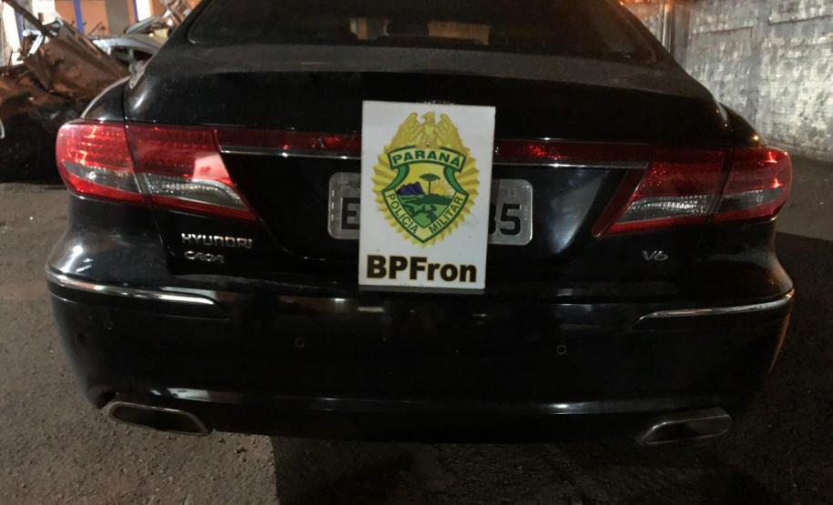 PM flagra contrabando de cigarros e apreende maconha em posto de combustíveis no Oeste do estado