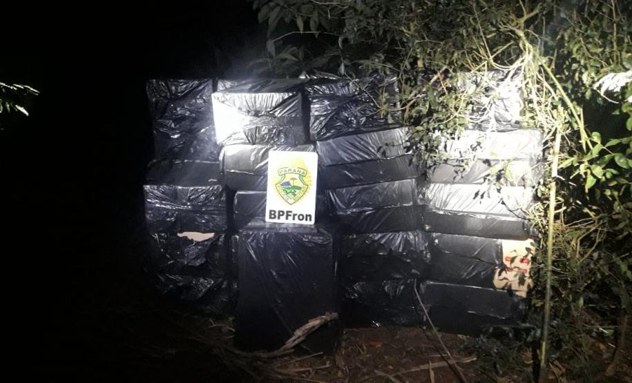 BPFron apreende carro carregado com 250 caixas de cigarros contrabandeados no Oeste do estado