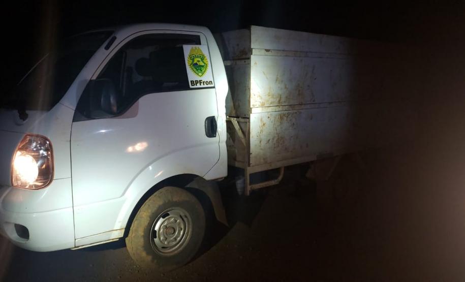 BPFron apreende carro carregado com 250 caixas de cigarros contrabandeados no Oeste do estado
