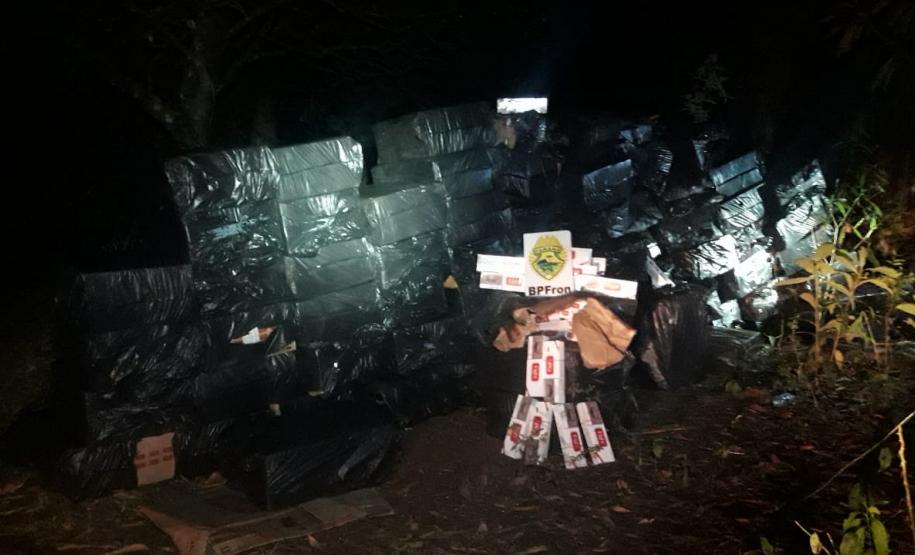 BPFron apreende carro carregado com 250 caixas de cigarros contrabandeados no Oeste do estado
