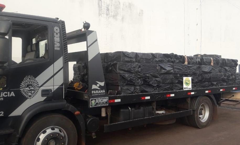 BPFron apreende carro carregado com 250 caixas de cigarros contrabandeados no Oeste do estado