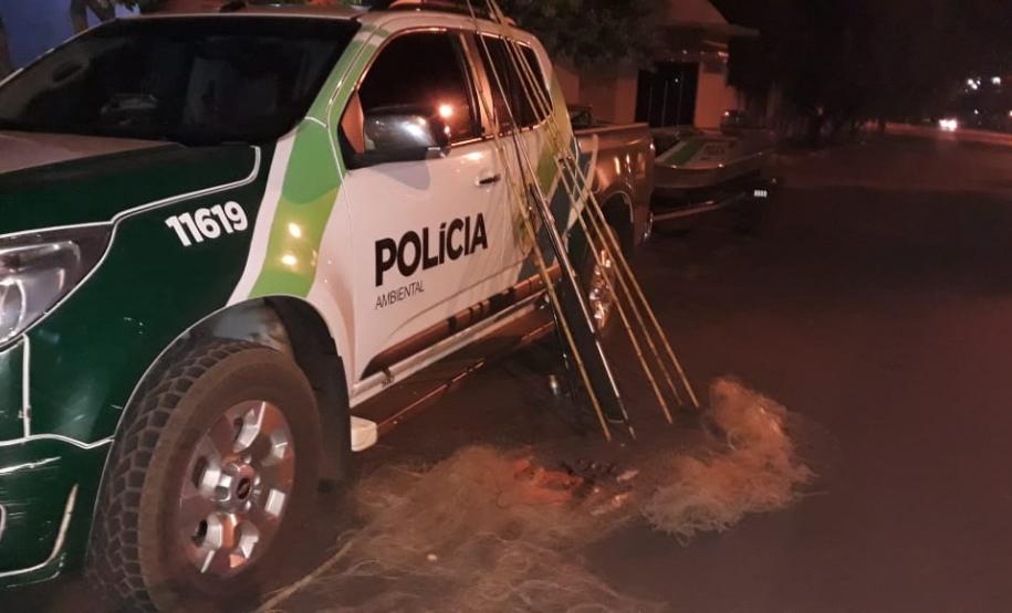 Polícia Ambiental flagra pesca irregular e encaminha quatro envolvidos à delegacia em Luiziana (PR), no Noroeste do estado
