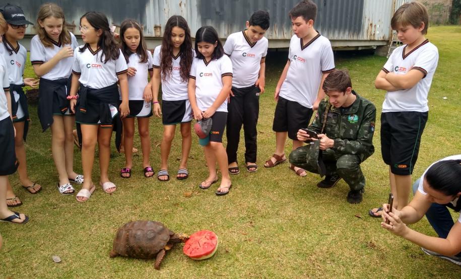 Alunos do projeto Força Verde Mirim visita unidade da Polícia Ambiental e participam de blitz educativa no Interior do estado