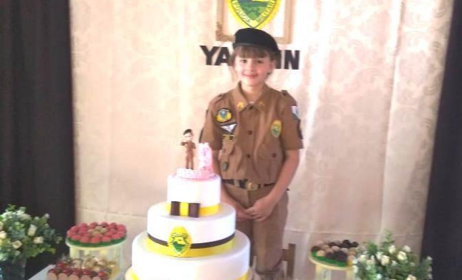 Policiais militares fazem surpresa para menina que sonha em fazer parte da Corporação no Sudoeste do estado